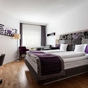 Park & 3*, Solna Sverige